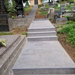 Rímskokatolíckeho cintorína na Nám. Štefana Moysesa už môžu využívať bezpečné schodisko