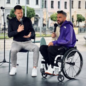 Pod jednou strechou