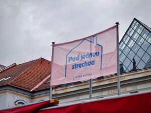 Pod jednou strechou