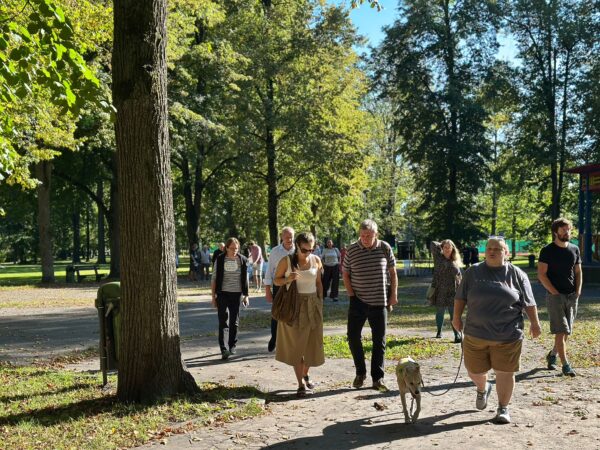 Verejné stretnutie s obyvateľmi v mestskom parku (2)