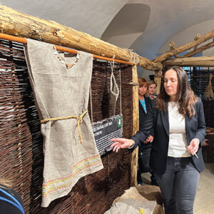 11_FB-Komentovana prehliadka vystavy-TD