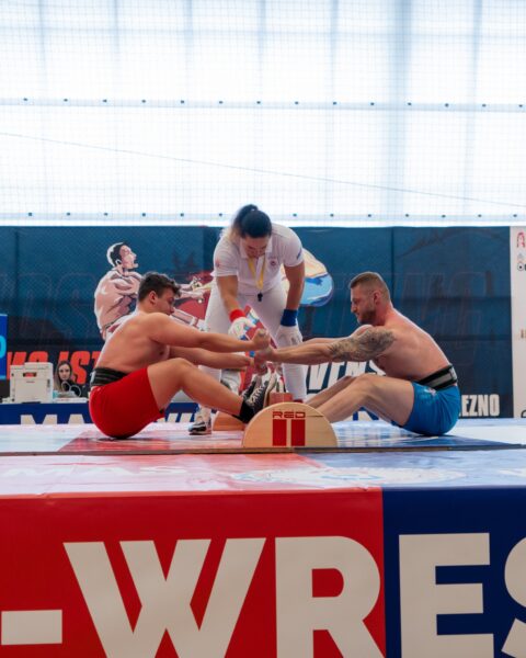 mas-wrestling