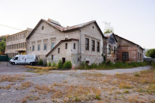 Medeny-hamor-2-1200x798