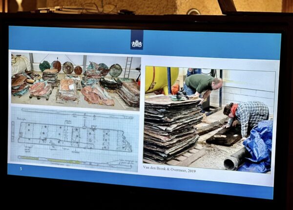 Slávnostné odhalenie medených platní